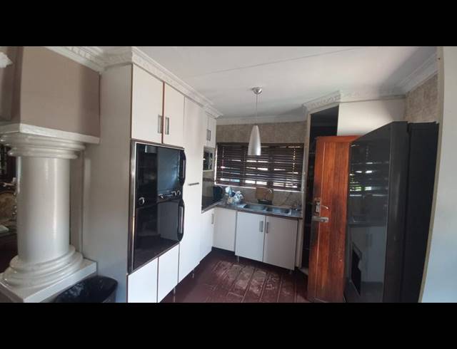 6 BEDROOM HOUSE FOR SALE IN CHANTELLE